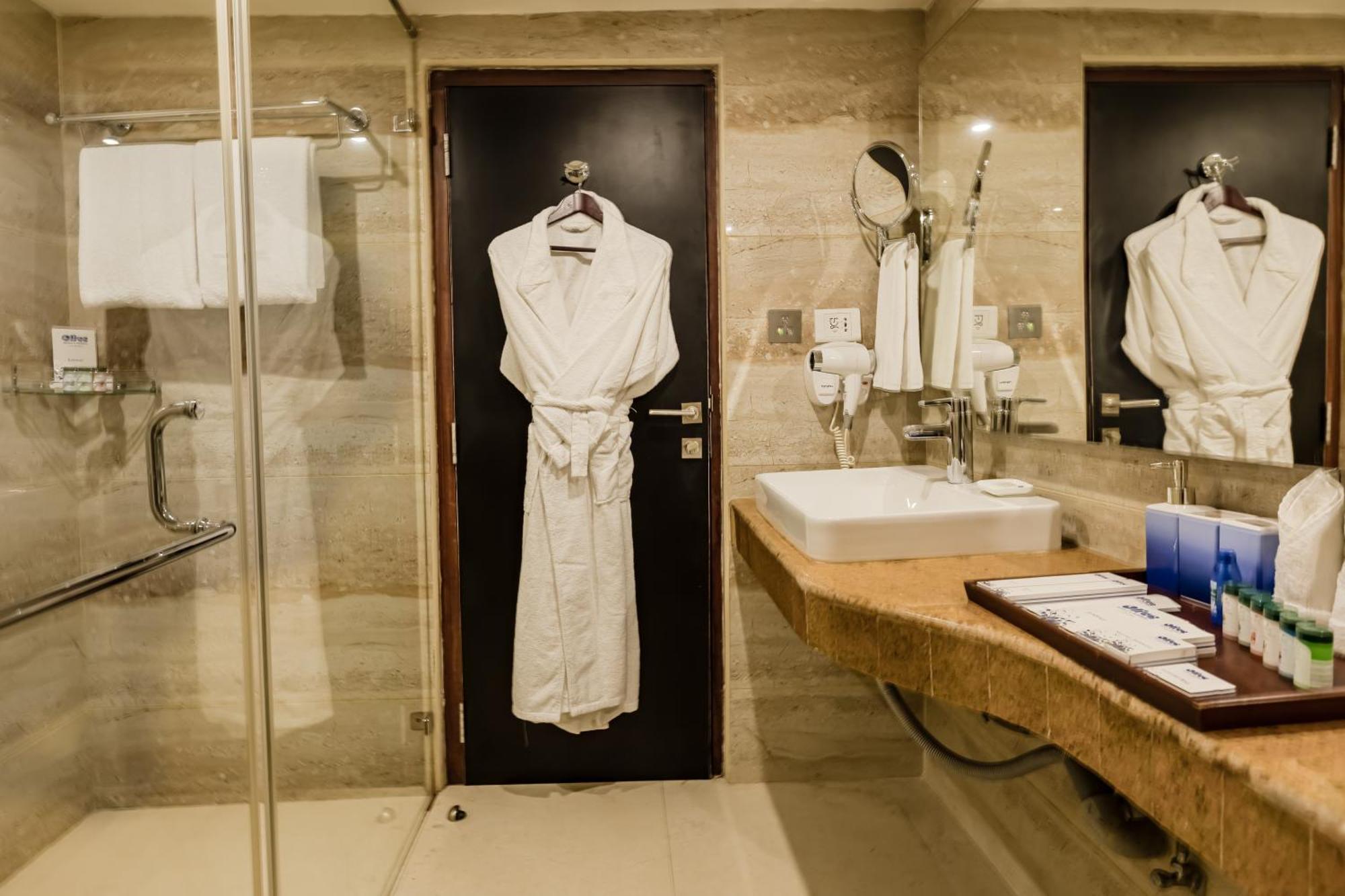 Hotel Olive Downtown Kochi Exterior foto